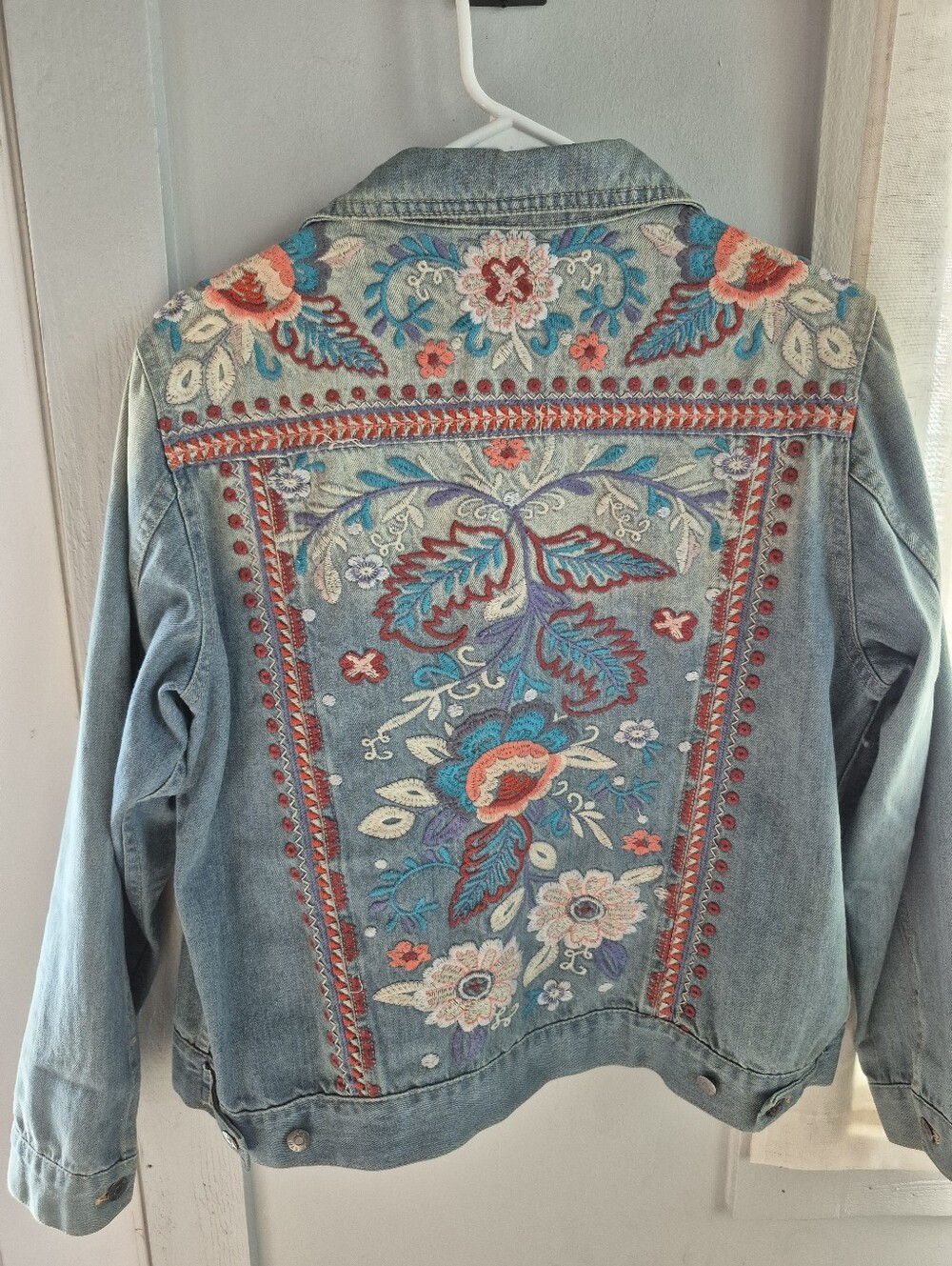 Johnny Was Light Blue Embroidered Denim Jacket with Multicolor Floral Accents - Picture 2 of 5